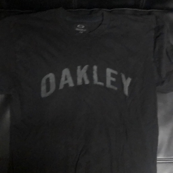 Oakley - Picture 2 of 6